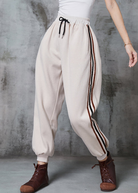 Effortlessly Elegant Pants with a Timeless Design