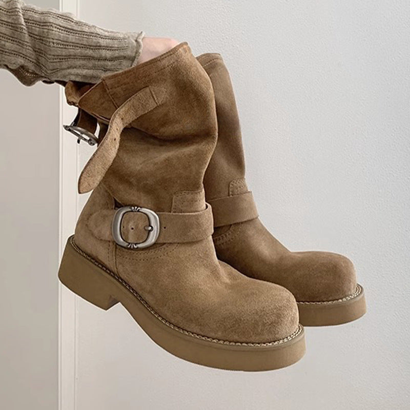 Well Tailored Boots with a Graceful Silhouette