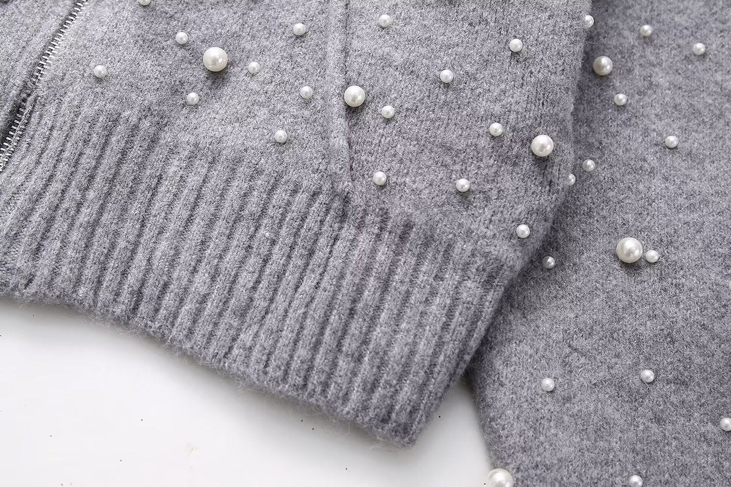 Well Tailored Sweater with a Graceful Silhouette