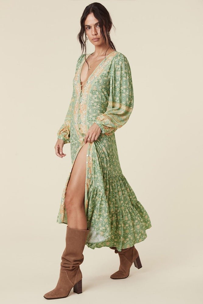 Classic Vintage Dress with a Flattering Fit