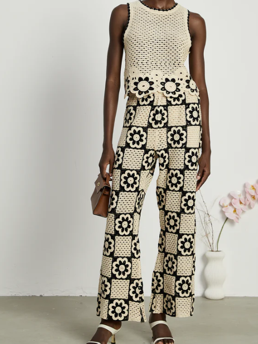 Effortlessly Elegant Top with a Timeless Design