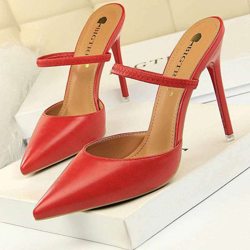 Effortlessly Elegant Heels with a Timeless Design