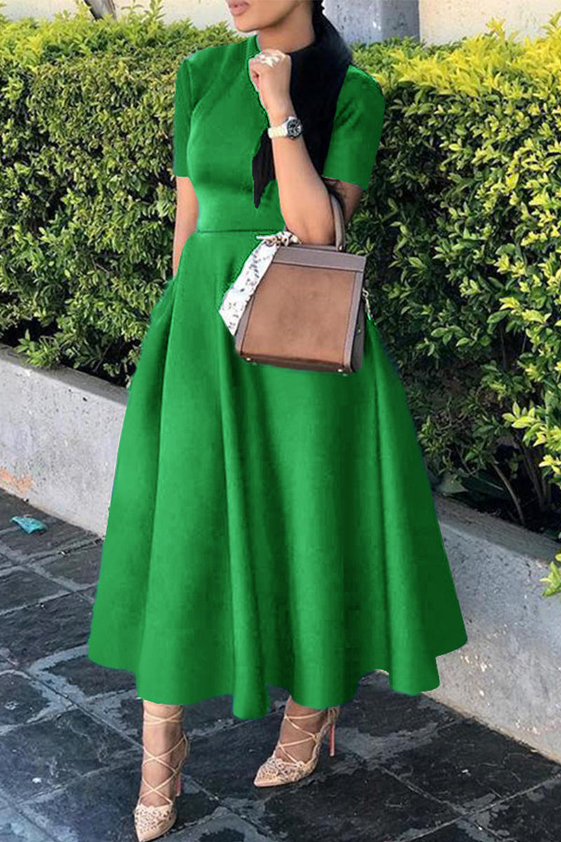 Beautifully Finished Dress in a Timeless Design