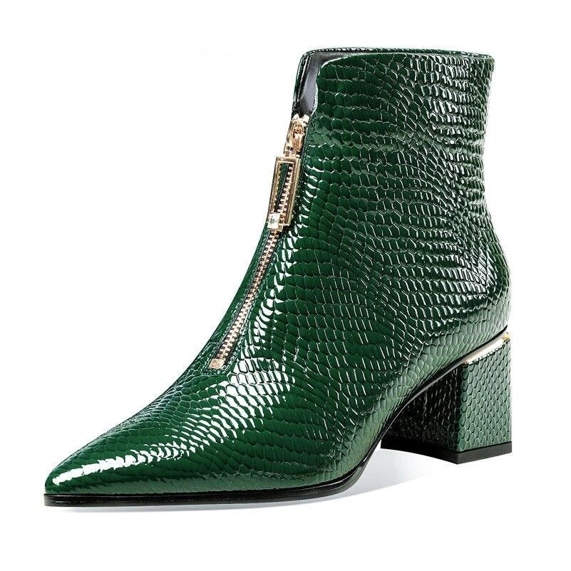 Effortlessly Elegant Boots with a Timeless Design