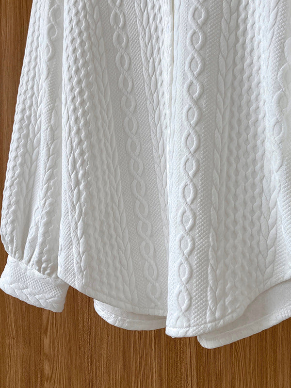 Sophisticated Blouse with a Clean Classic Look