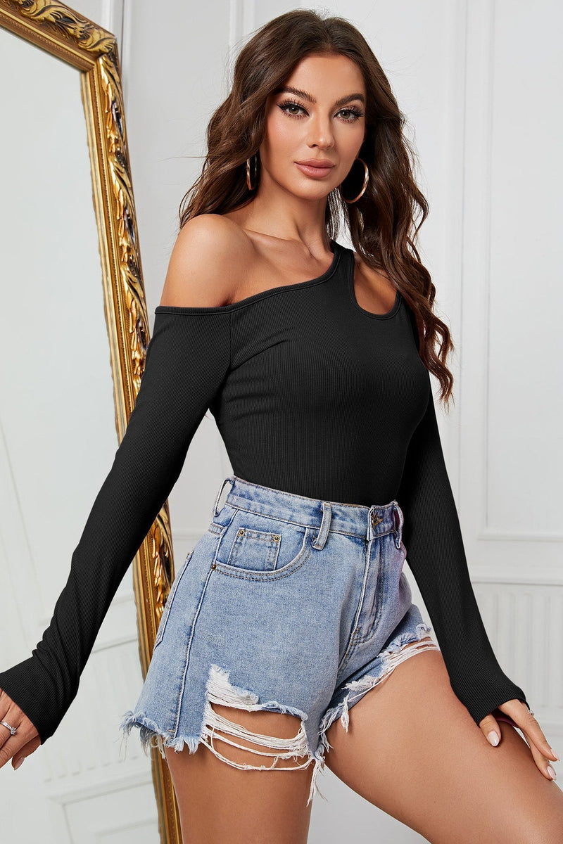 Well Tailored Top with a Graceful Silhouette