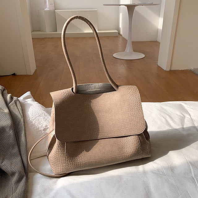 Sophisticated Bag with a Clean Classic Look