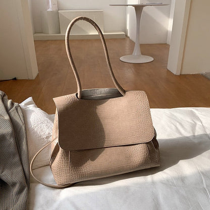 Sophisticated Bag with a Clean Classic Look