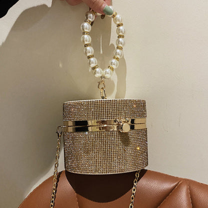 Well Tailored Bag with a Graceful Silhouette