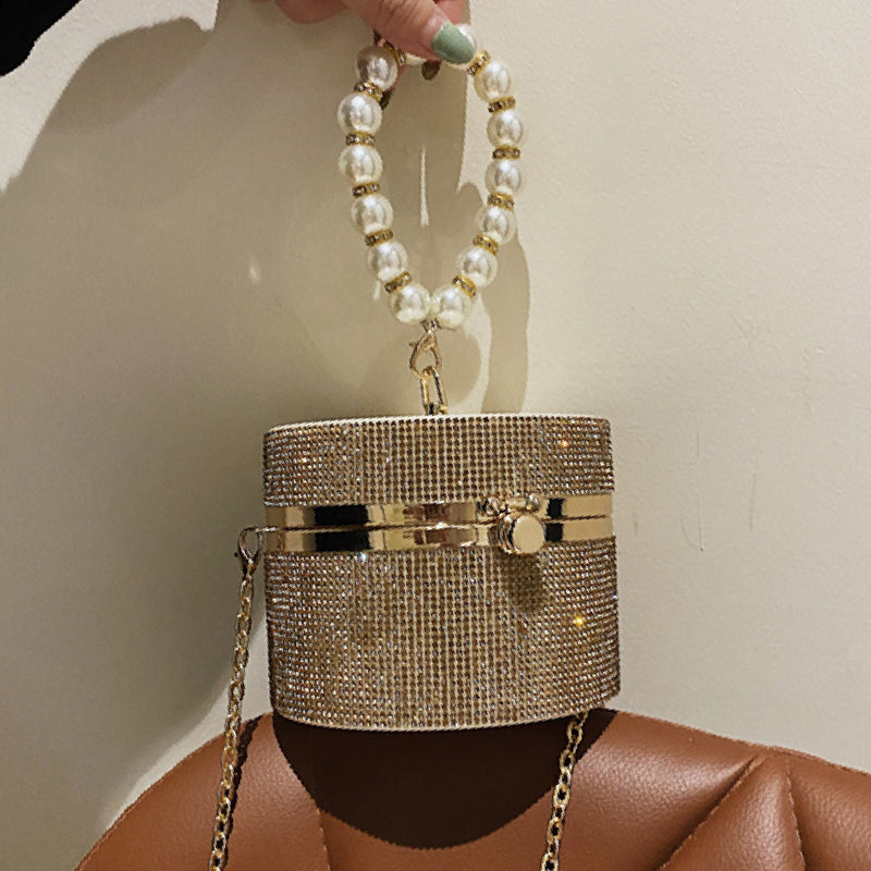 Well Tailored Bag with a Graceful Silhouette
