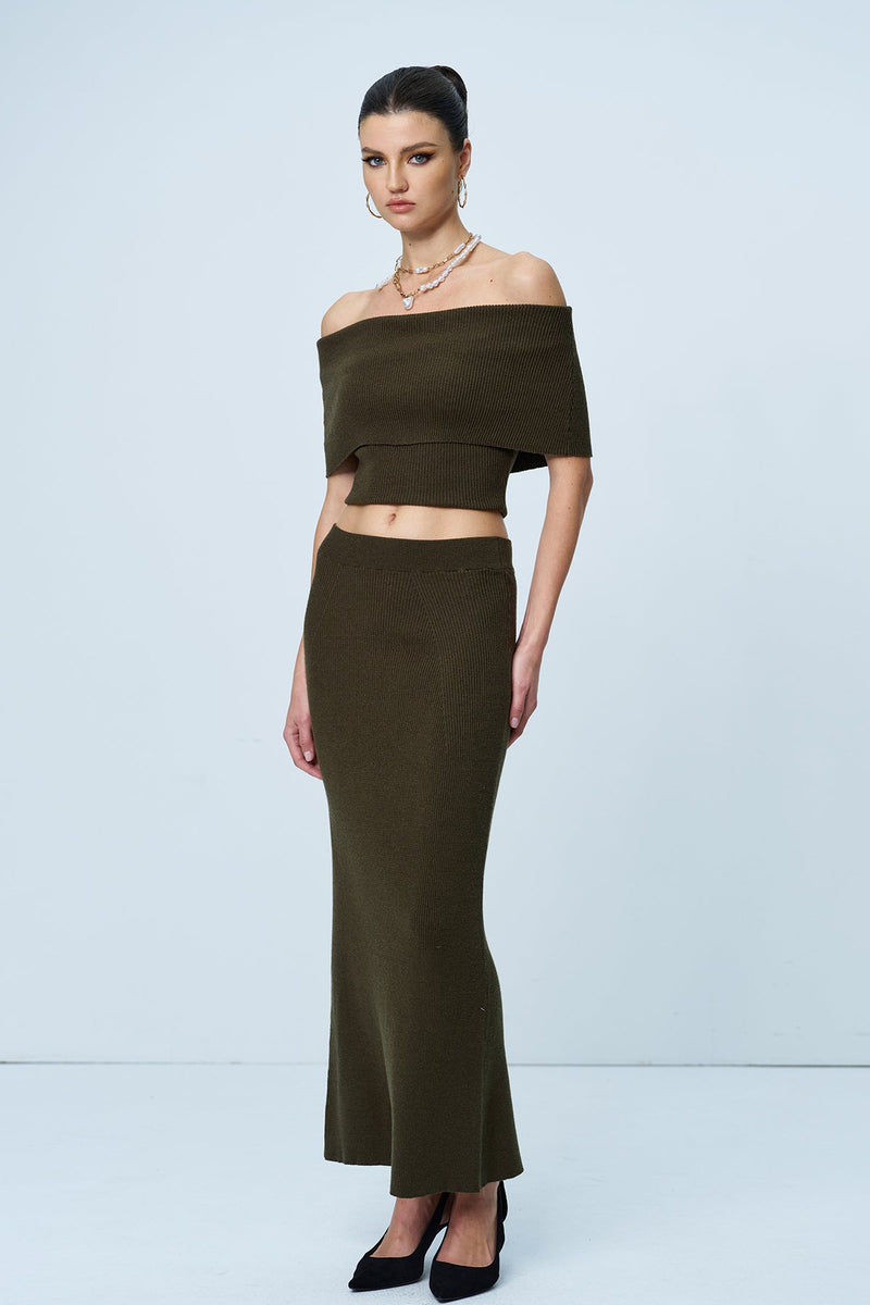 Effortlessly Elegant Garment with a Timeless Design