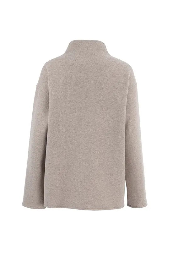 Effortlessly Elegant Jacket with a Timeless Design