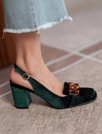 Well Tailored Sandals with a Graceful Silhouette