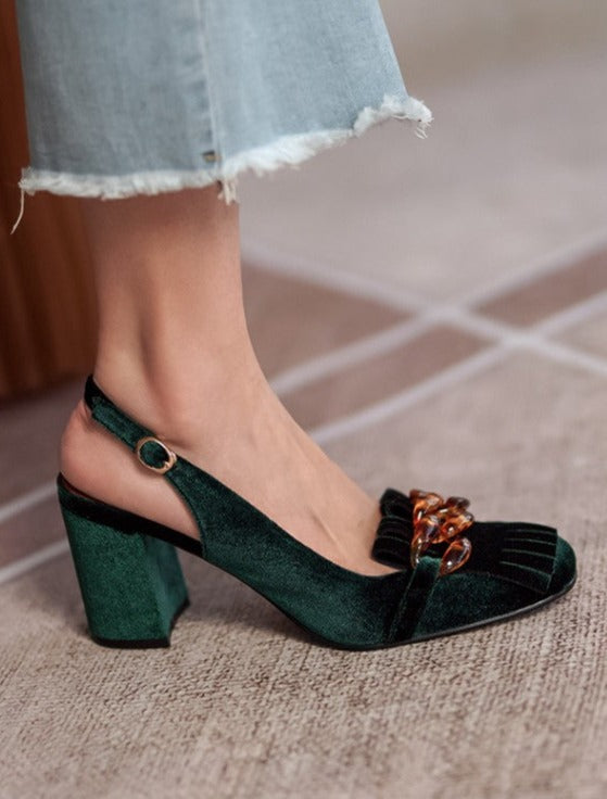 Well Tailored Sandals with a Graceful Silhouette