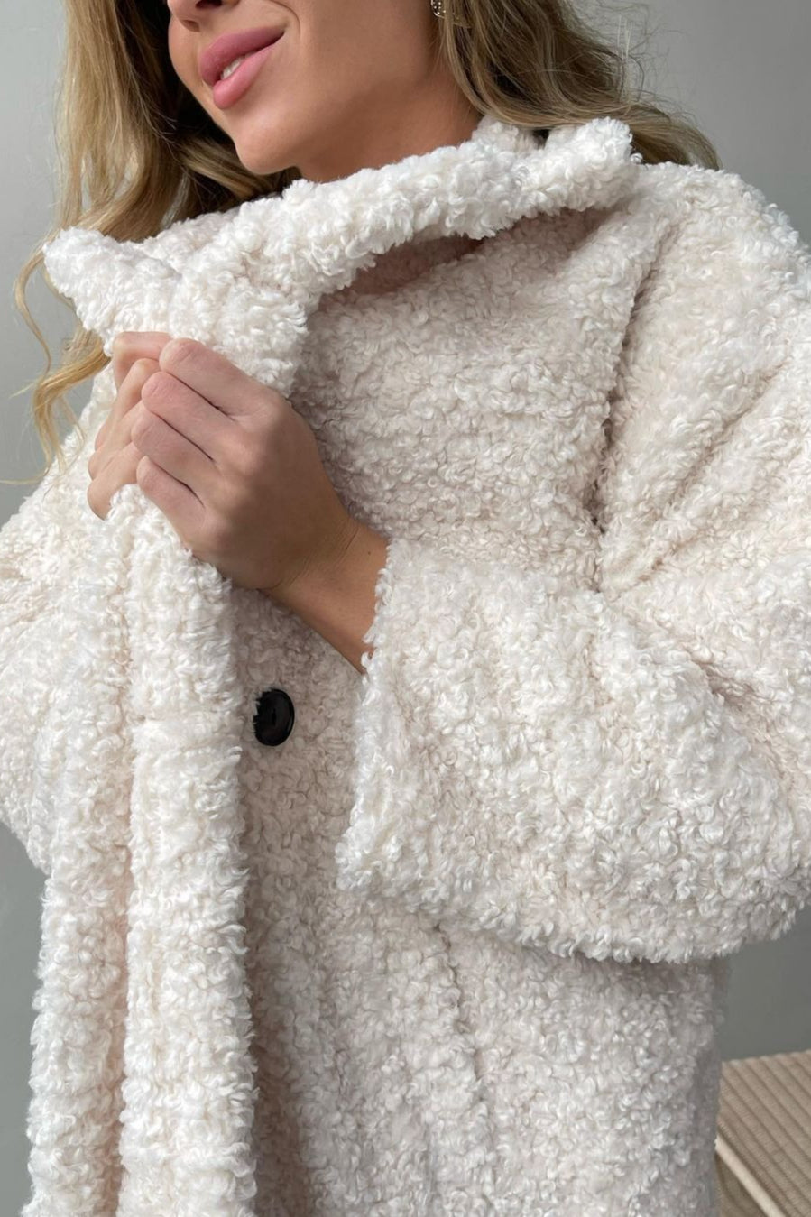 Well Tailored Coat with a Graceful Silhouette