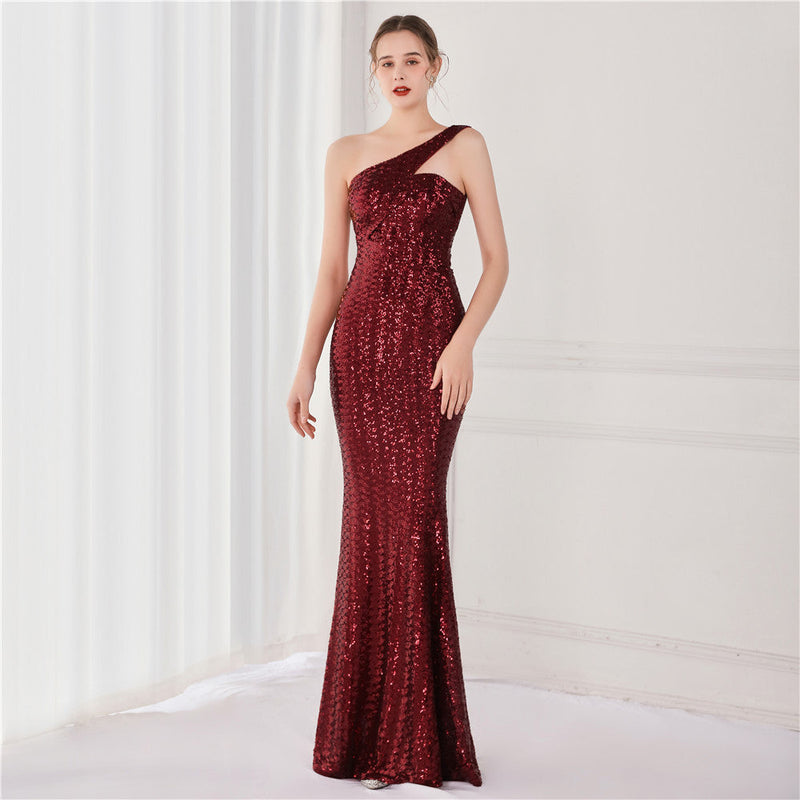 Well Tailored Dress with a Graceful Silhouette