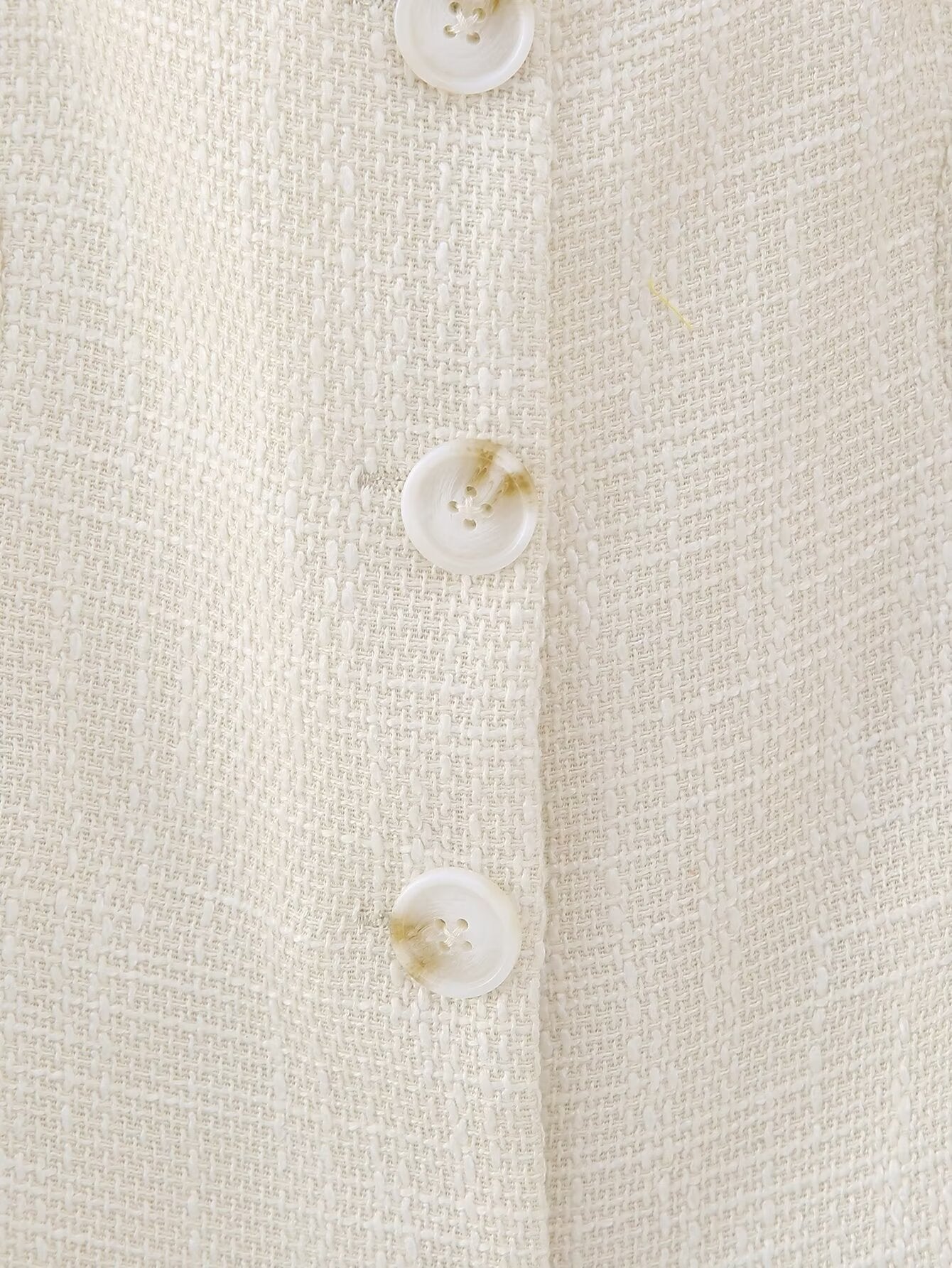 Well Tailored Top with a Graceful Silhouette