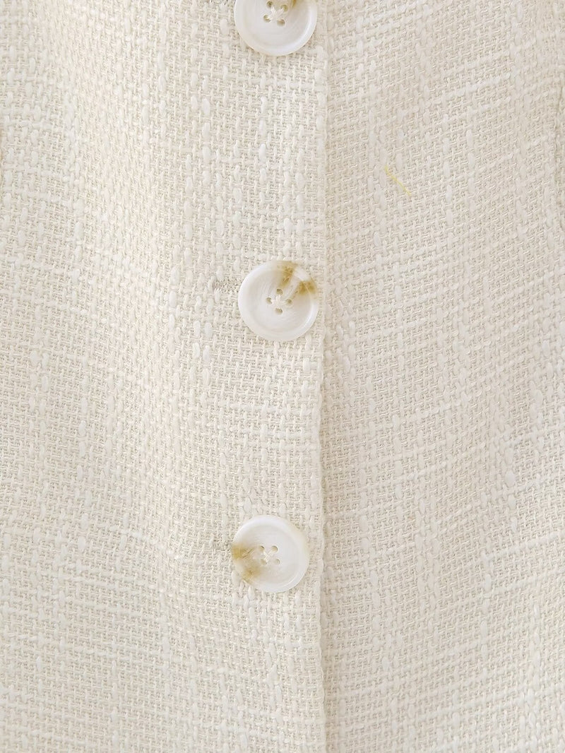 Well Tailored Top with a Graceful Silhouette