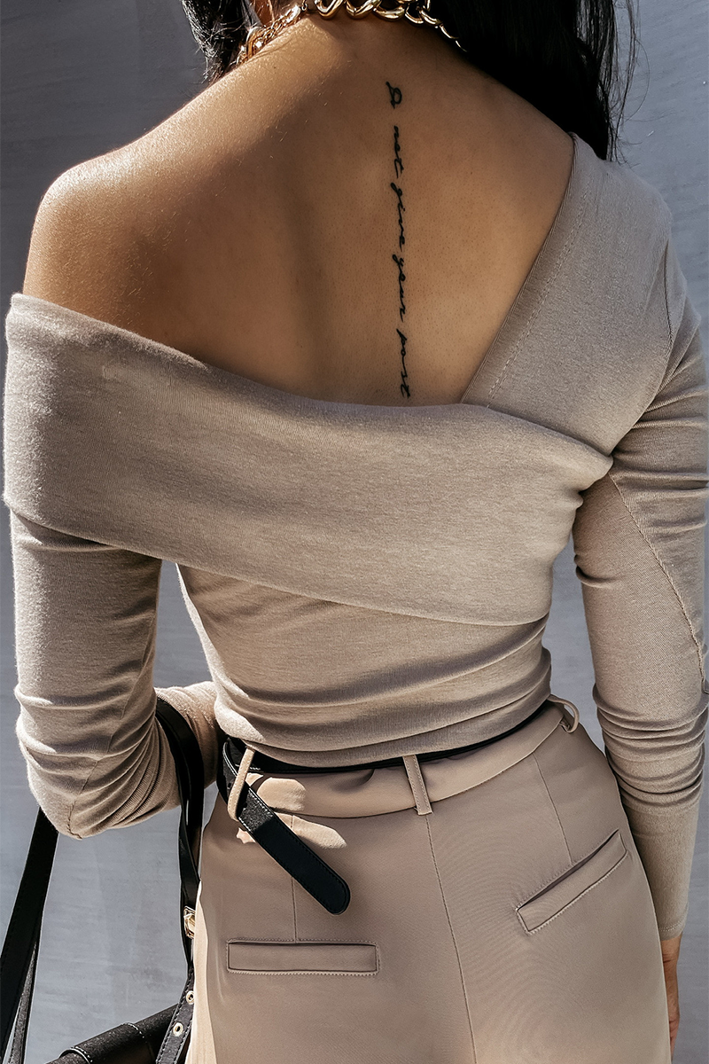 Beautifully Finished Top in a Timeless Design