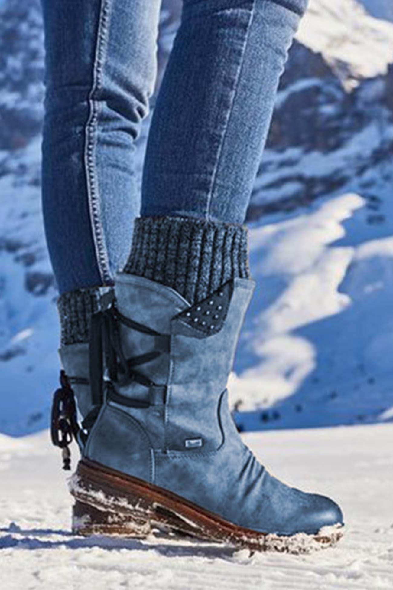 Effortlessly Elegant Boots with a Timeless Design