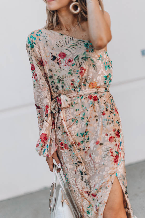 Well Tailored Dress with a Graceful Silhouette