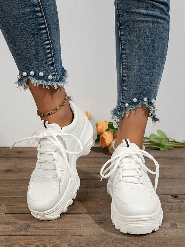 Well Tailored Shoes with a Graceful Silhouette