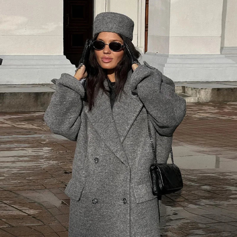 Effortlessly Elegant Coat with a Timeless Design