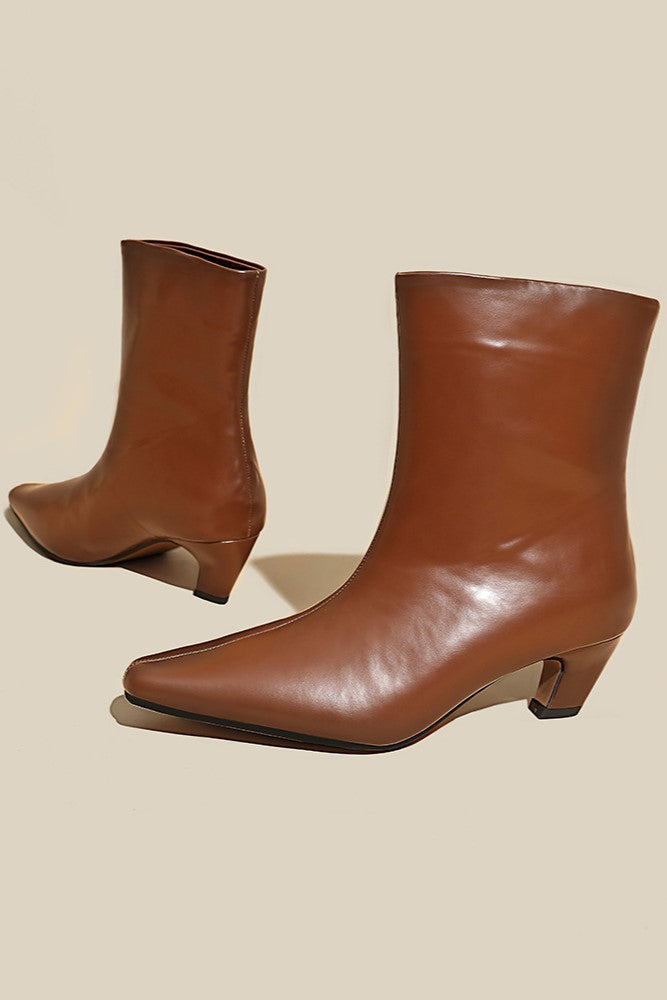 Elegantly Styled Boots for Everyday Wear