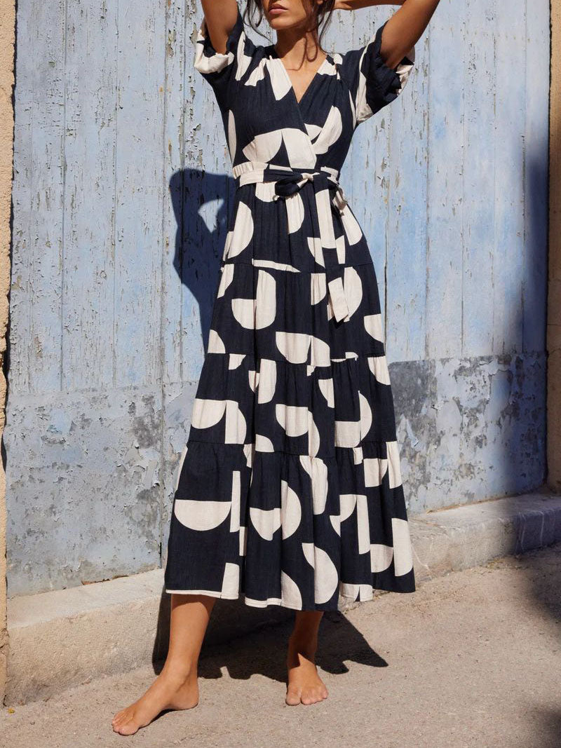 Beautifully Finished Dress in a Timeless Design
