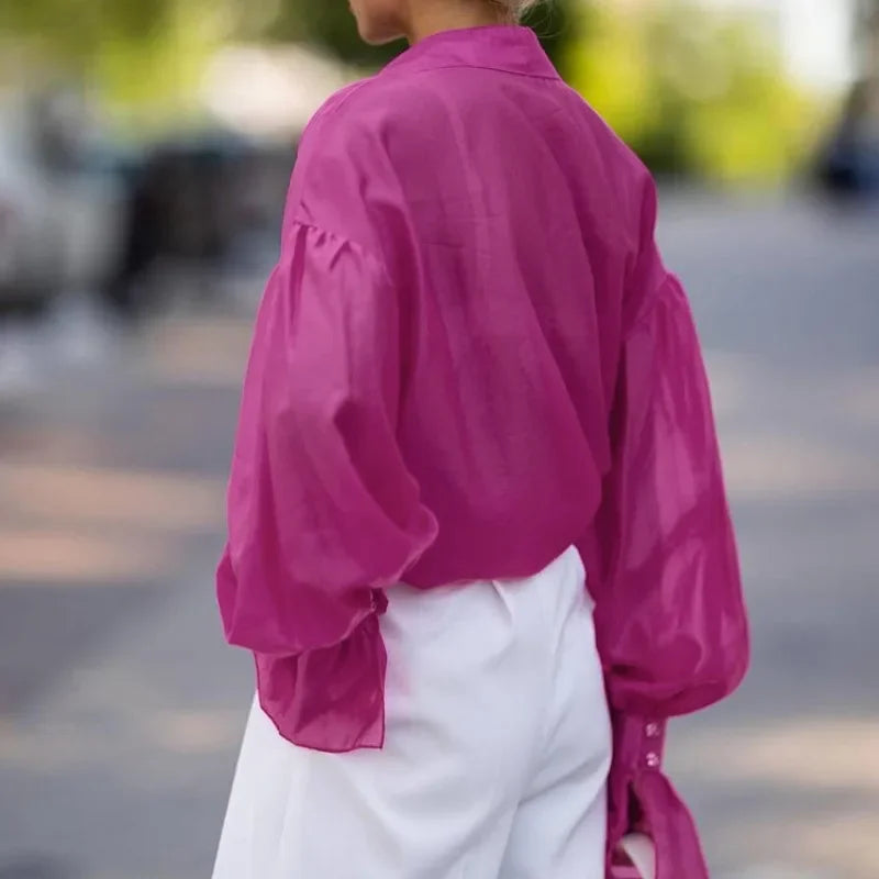 Effortlessly Elegant Blouse with a Timeless Design