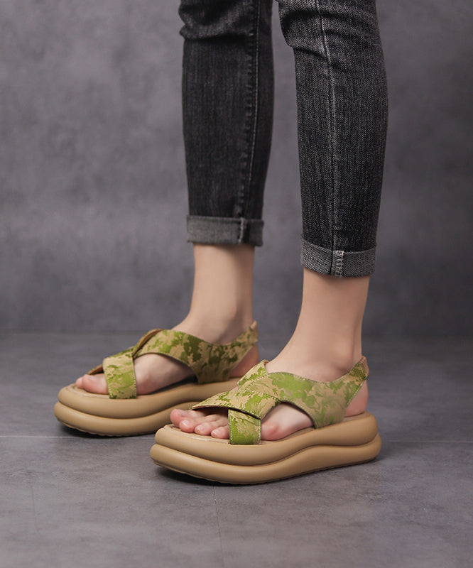 Effortlessly Elegant Sandals with a Timeless Design