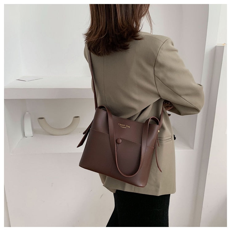 Gracefully Styled Bag for Any Occasion