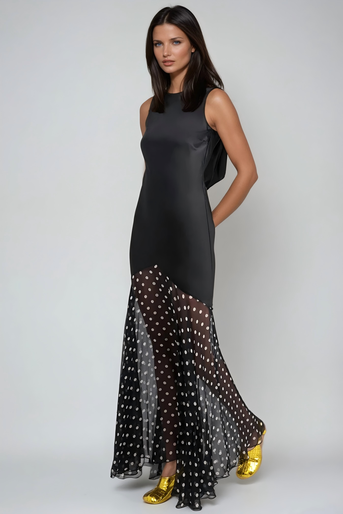 Effortlessly Elegant Dress with a Timeless Design