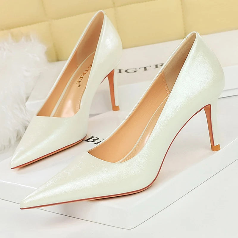 A Vintage Style Heels with Delicate Timeless Details