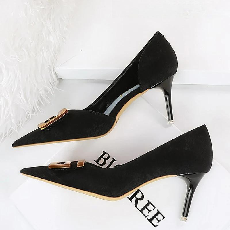 Well Tailored Shoes with a Graceful Silhouette