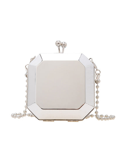 Well Tailored Bag with a Graceful Silhouette