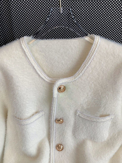 Effortlessly Elegant Cardigan with a Timeless Design