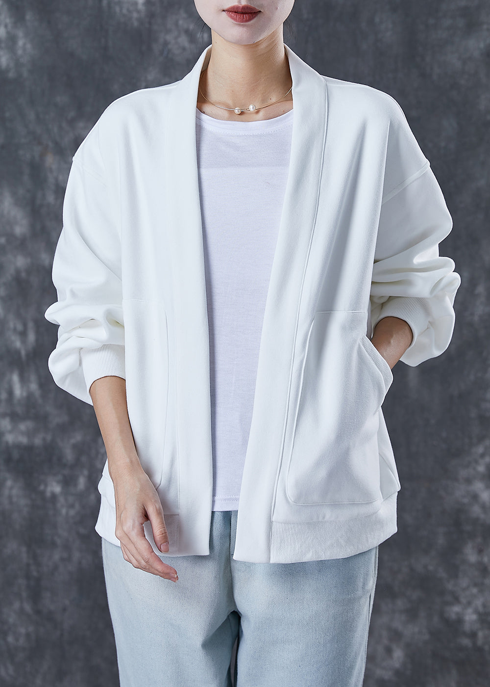 Effortlessly Elegant Cardigan with a Timeless Design