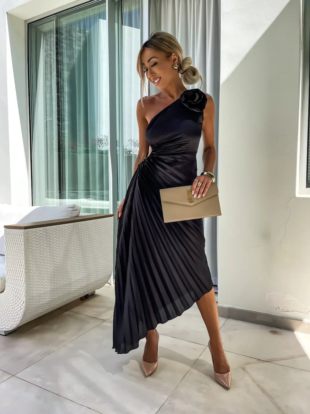 Well Tailored Dress with a Graceful Silhouette
