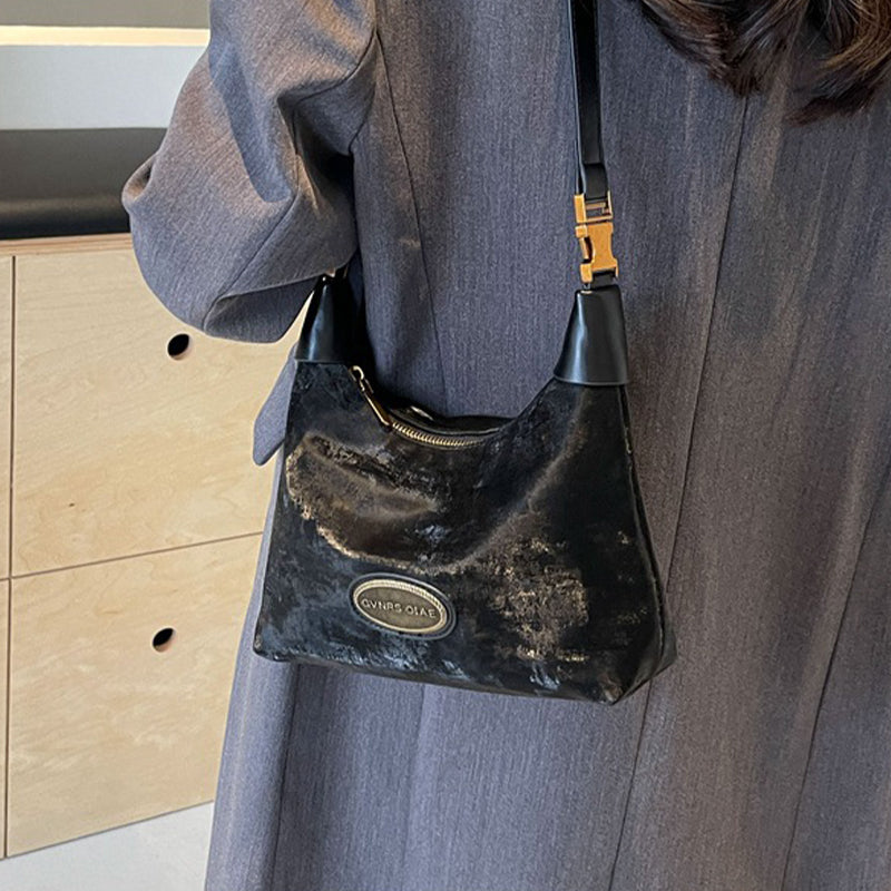 Effortlessly Elegant Bag with a Timeless Design