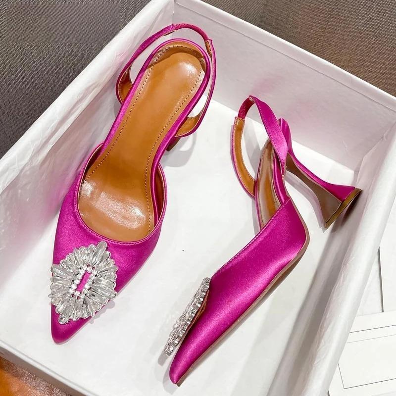 Effortlessly Elegant Heels with a Timeless Design