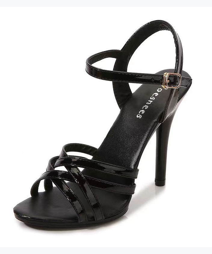 Effortlessly Elegant Sandals with a Timeless Design