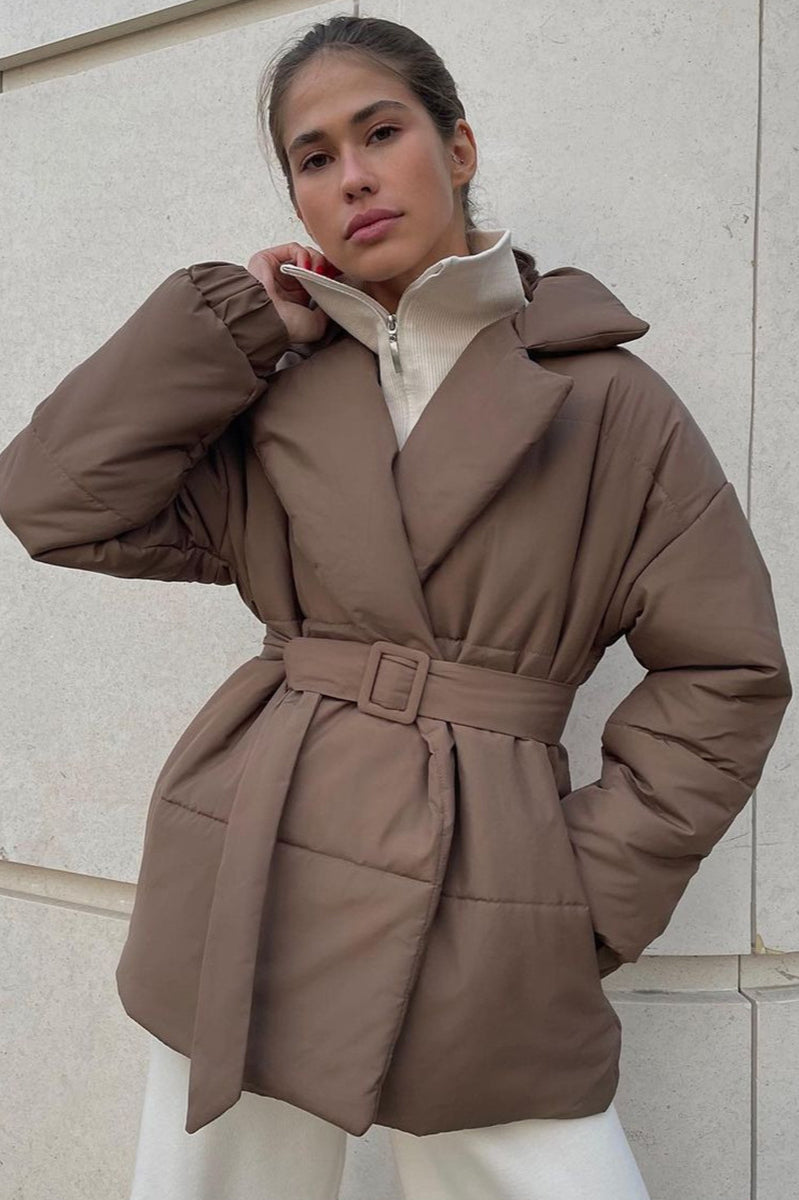 Well Tailored Coat with a Graceful Silhouette