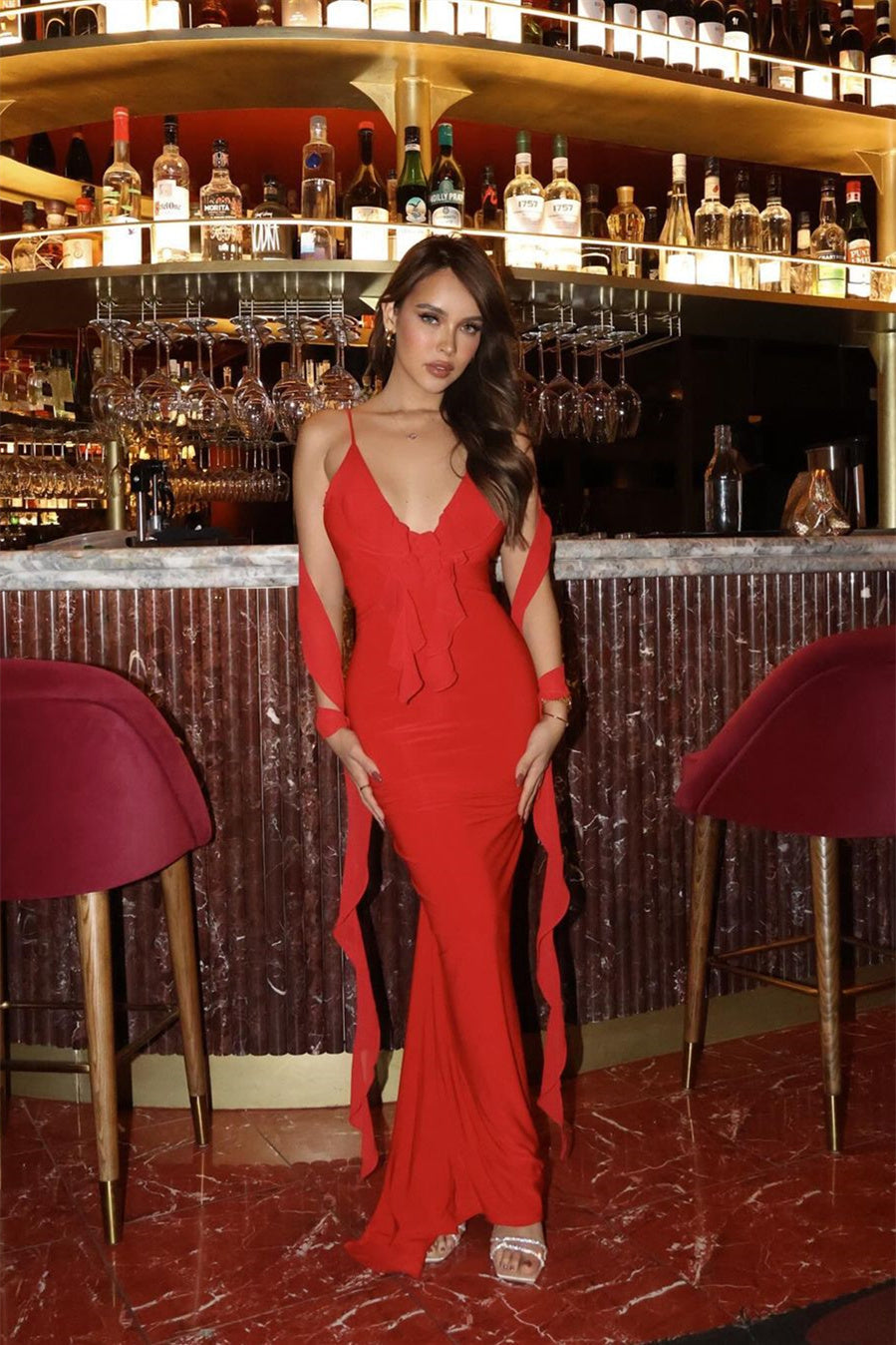 Beautifully Finished Dress in a Timeless Design