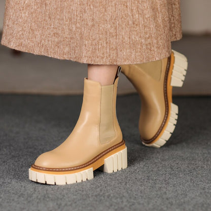 Effortlessly Elegant Boots with a Timeless Design