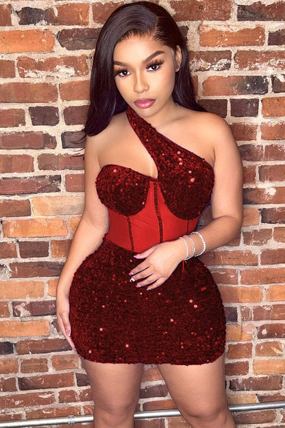 Well Tailored Dress with a Graceful Silhouette