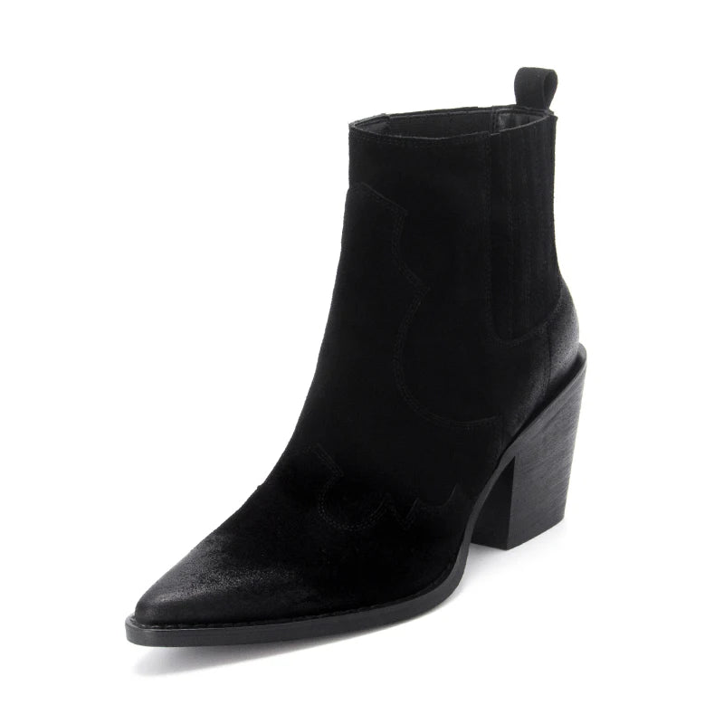 Beautifully Finished Boots in a Timeless Design