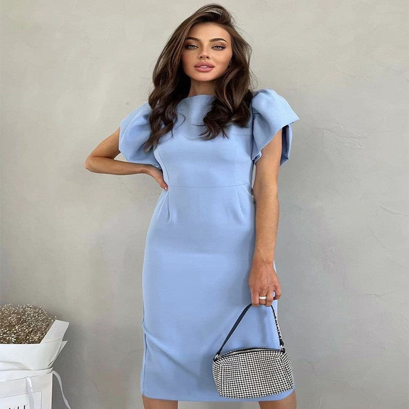 Well Tailored Dress with a Graceful Silhouette