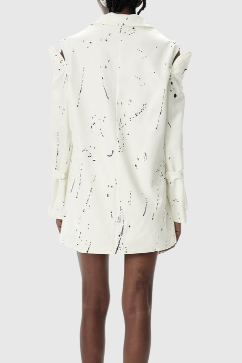 Beautifully Finished Garment in a Timeless Design