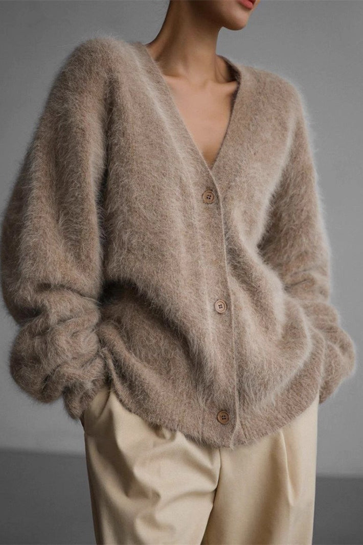 Well Tailored Cardigan with a Graceful Silhouette